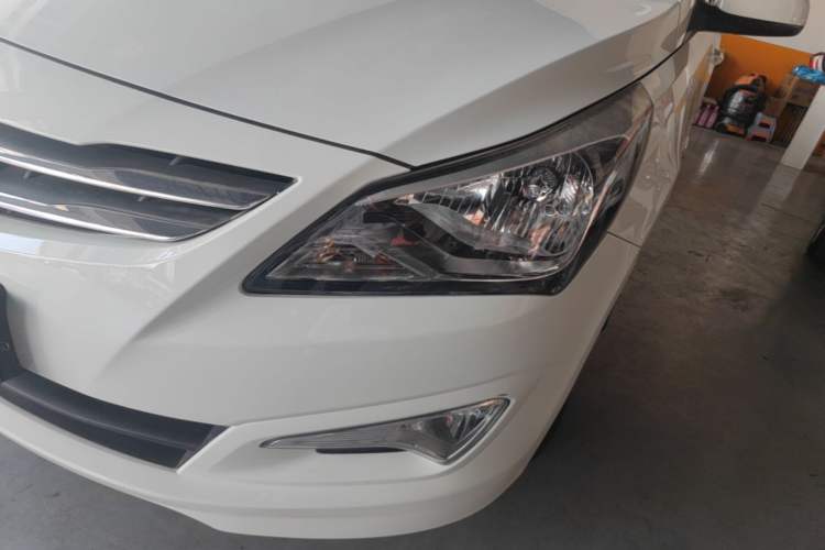 Used Hyundai Verna (older generation) 2014 1.4L Automatic Smart GLS Left Front Headlight