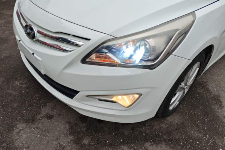 Used Hyundai Verna (older generation) 2014 1.4L Manual Top-Tier Model TOP Left Front Headlight