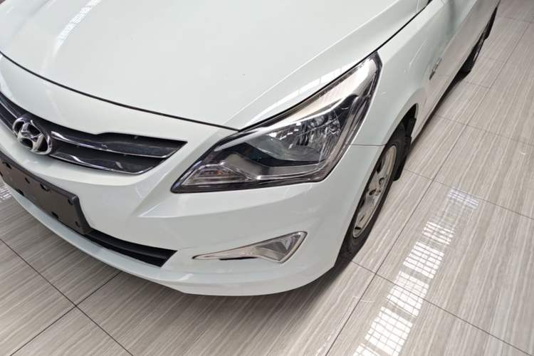 Used Hyundai Verna (older generation) 2014 1.4L Manual Smart GLS Trim Left Front Headlight