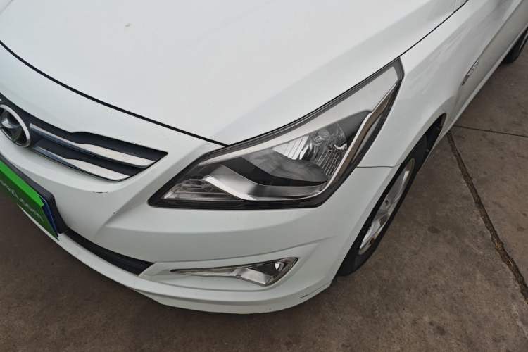 Used Hyundai Verna (older generation) 2014 1.4L Automatic Smart GLS Left Front Headlight