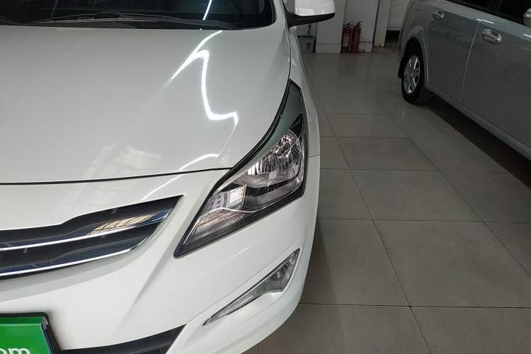 Used Hyundai Verna (older generation) 2014 1.4L Manual Smart GLS Trim Left Front Headlight
