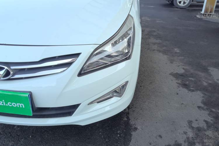Used Hyundai Verna (older generation) 2014 1.4L Manual Smart GLS Trim Left Front Headlight