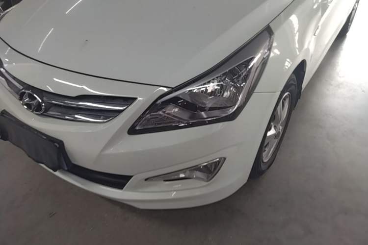 Used Hyundai Verna (older generation) 2014 1.4L Automatic Smart GLS Left Front Headlight