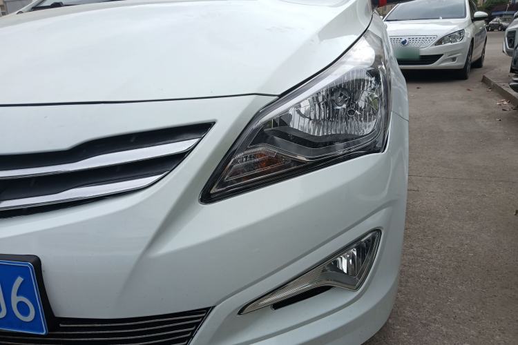 Used Hyundai Verna (older generation) 2014 1.4L Manual Smart GLS Trim Left Front Headlight