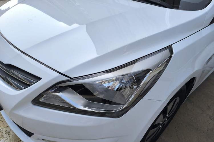 Used Hyundai Verna (older generation) 2014 1.4L Manual Smart GLS Trim Left Front Headlight