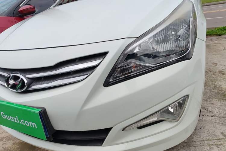Used Hyundai Verna (older generation) 2014 1.4L Manual Smart GLS Trim Left Front Headlight