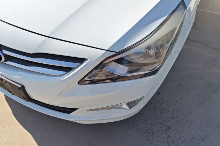 Used Hyundai Verna (older generation) 2014 1.4L Manual Smart GLS Trim Left Front Headlight