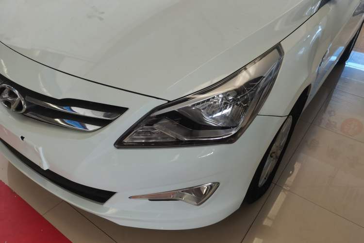 Used Hyundai Verna (older generation) 2014 1.4L Manual Smart GLS Trim Left Front Headlight
