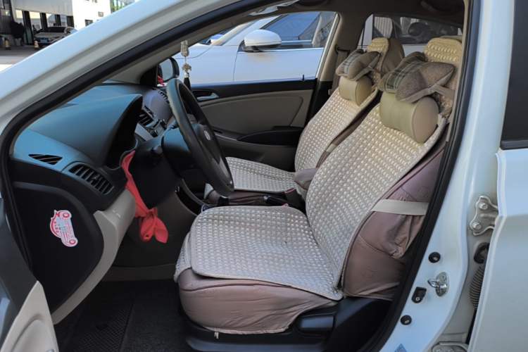 Used Hyundai Verna (older generation) 2014 1.4L Manual Smart GLS Trim Left Front Seat