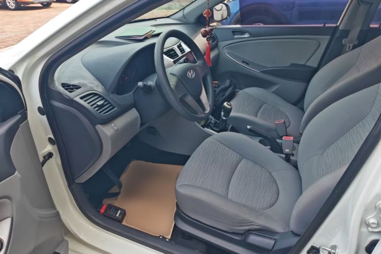 Used Hyundai Verna (older generation) 2014 1.4L Manual Smart GLS Trim Left Front Seat