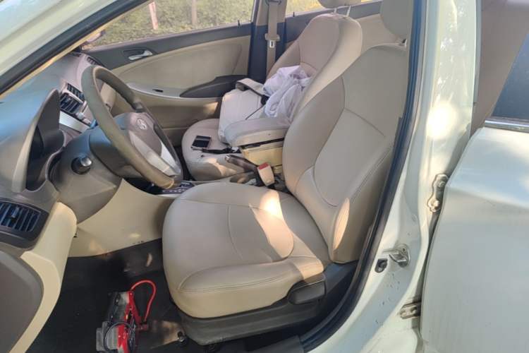 Used Hyundai Verna (older generation) 2014 1.4L Automatic Smart GLS Left Front Seat