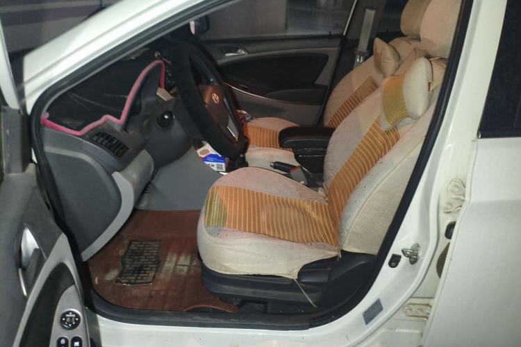 Used Hyundai Verna (older generation) 2014 1.4L Manual Smart GLS Trim Left Front Seat