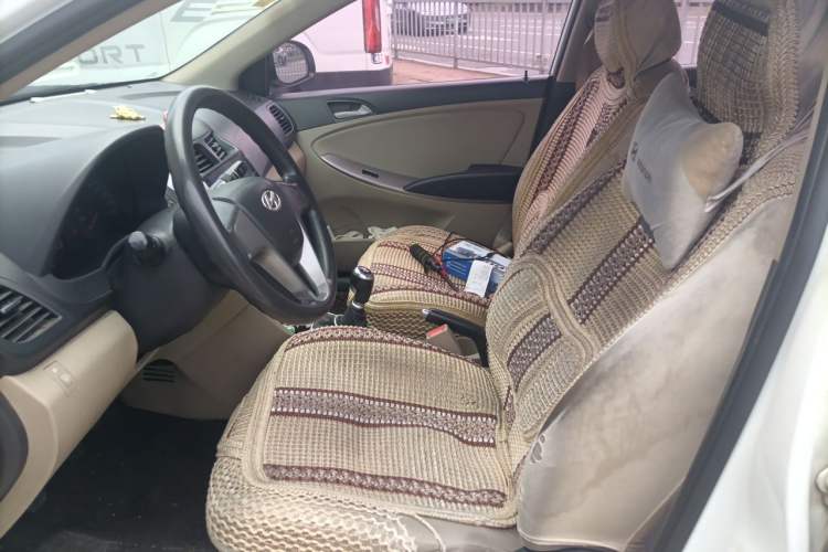 Used Hyundai Verna (older generation) 2014 1.4L Manual Smart GLS Trim Left Front Seat