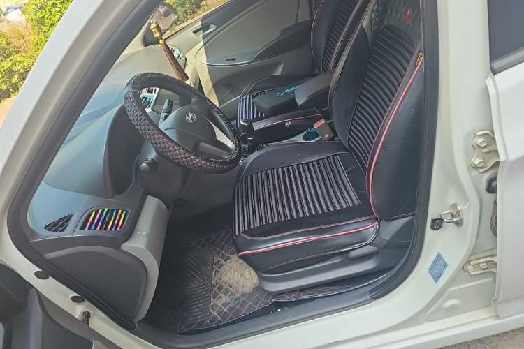 Used Hyundai Verna (older generation) 2014 1.4L Manual Smart GLS Trim Left Front Seat