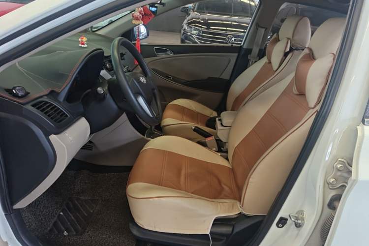 Used Hyundai Verna (older generation) 2014 1.4L Automatic Smart GLS Left Front Seat
