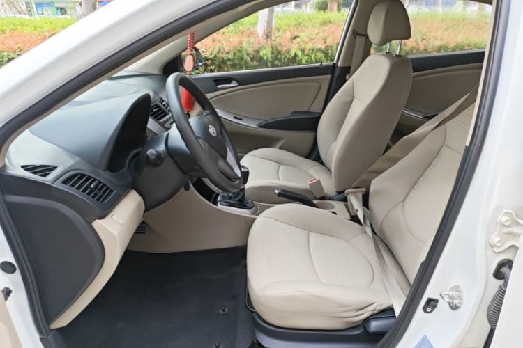 Used Hyundai Verna (older generation) 2014 1.4L Manual Smart GLS Trim Left Front Seat