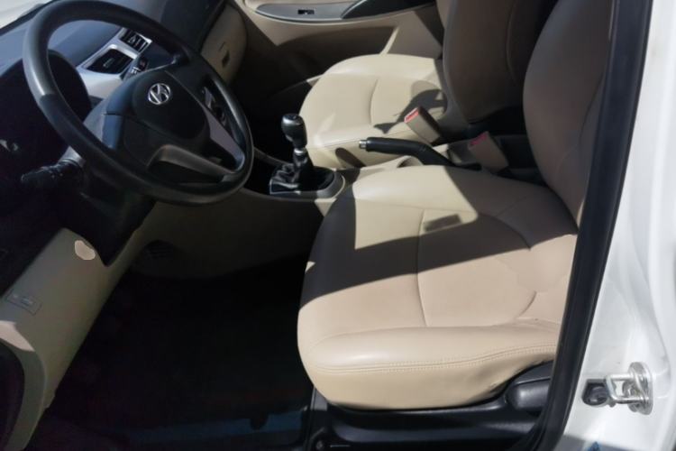 Used Hyundai Verna (older generation) 2014 1.4L Manual Smart GLS Trim Left Front Seat