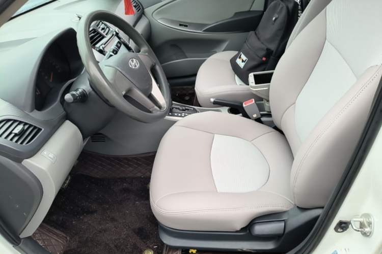 Used Hyundai Verna (older generation) 2014 1.4L Automatic Smart GLS Left Front Seat