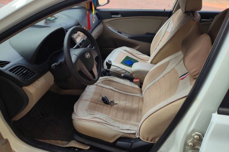 Used Hyundai Verna (older generation) 2014 1.4L Manual Smart GLS Trim Left Front Seat