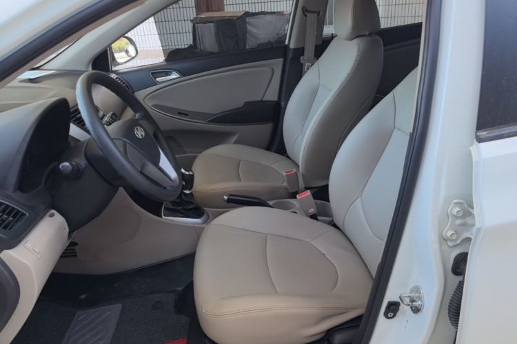 Used Hyundai Verna (older generation) 2014 1.4L Manual Smart GLS Trim Left Front Seat