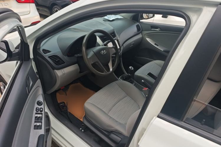 Used Hyundai Verna (older generation) 2014 1.4L Manual Smart GLS Trim Left Front Seat