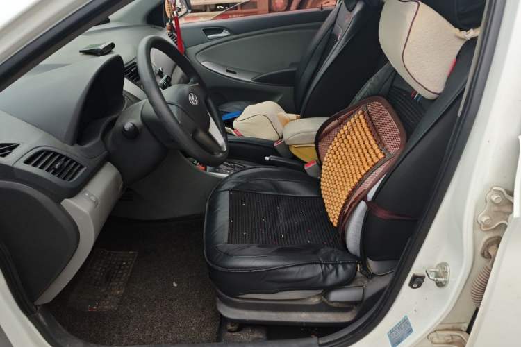 Used Hyundai Verna (older generation) 2014 1.4L Automatic Smart GLS Left Front Seat