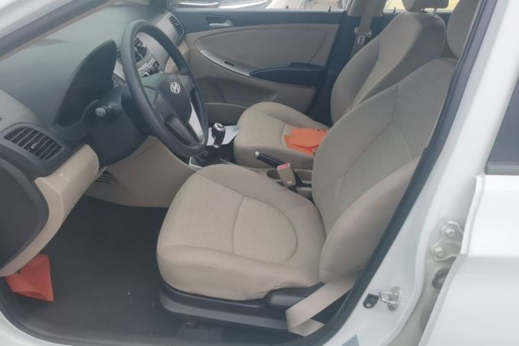 Used Hyundai Verna (older generation) 2014 1.4L Manual Smart GLS Trim Left Front Seat