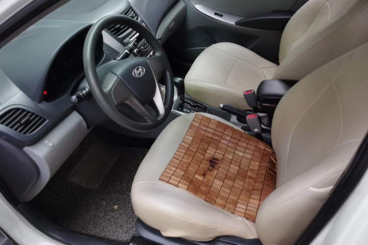 Used Hyundai Verna (older generation) 2014 1.4L Automatic Smart GLS Left Front Seat