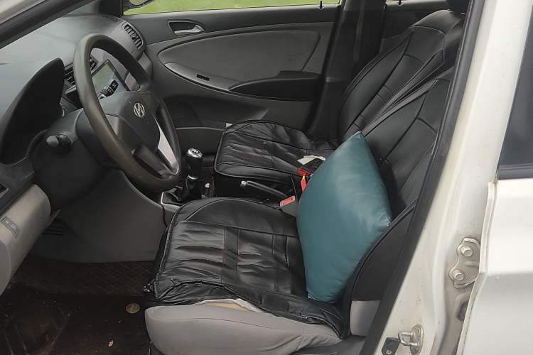 Used Hyundai Verna (older generation) 2014 1.4L Manual Fashion GS Model Left Front Seat