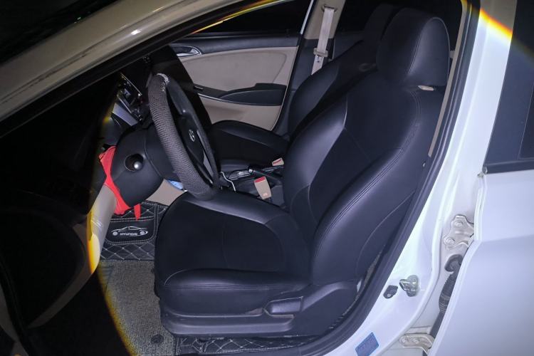Used Hyundai Verna (older generation) 2014 1.4L Manual Smart GLS Trim Left Front Seat