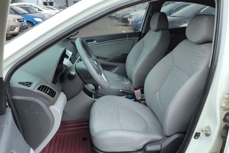 Used Hyundai Verna (older generation) 2014 1.4L Automatic Smart GLS Left Front Seat