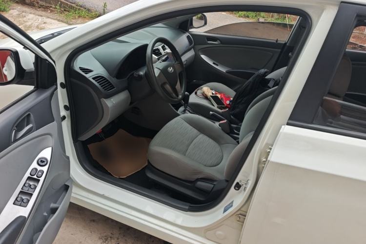 Used Hyundai Verna (older generation) 2014 1.4L Automatic Smart GLS Left Front Seat