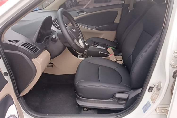 Used Hyundai Verna (older generation) 2014 1.4L Manual Smart GLS Trim Left Front Seat