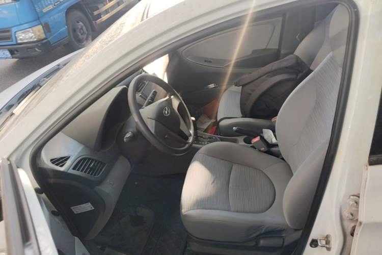 Used Hyundai Verna (older generation) 2014 1.4L Automatic Smart GLS Left Front Seat