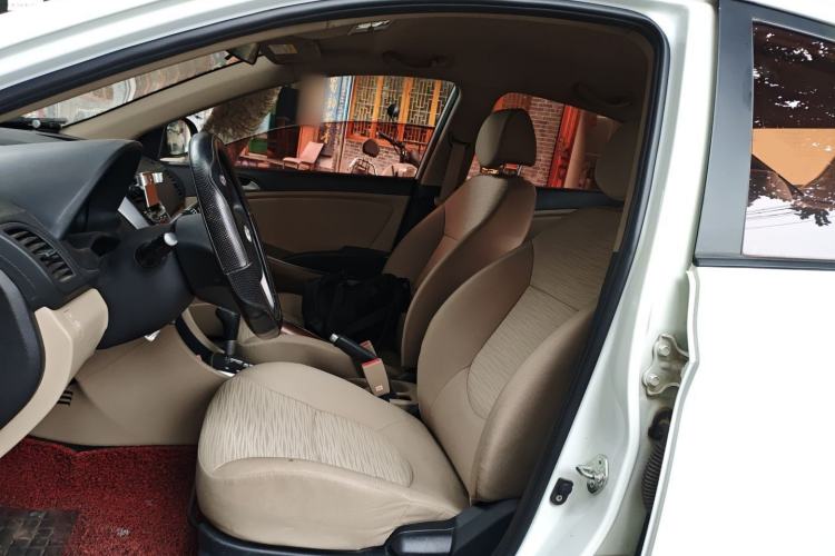 Used Hyundai Verna (older generation) 2014 1.4L Automatic Smart GLS Left Front Seat