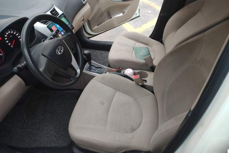Used Hyundai Verna (older generation) 2014 1.4L Automatic Leading-Edge GLX Left Front Seat