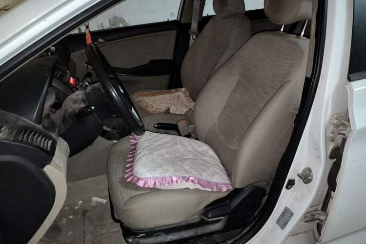 Used Hyundai Verna (older generation) 2014 1.4L Manual Smart GLS Trim Left Front Seat