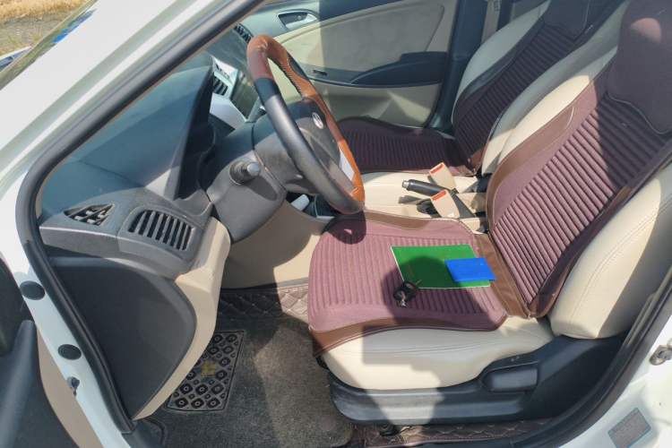 Used Hyundai Verna (older generation) 2014 1.4L Manual Smart GLS Trim Left Front Seat
