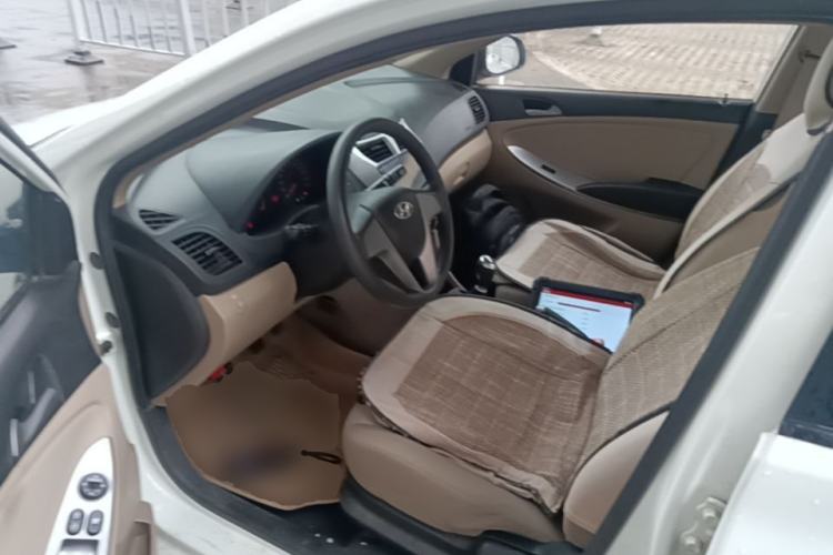 Used Hyundai Verna (older generation) 2014 1.4L Manual Smart GLS Trim Left Front Seat