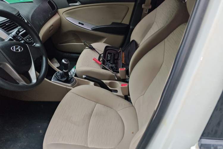 Used Hyundai Verna (older generation) 2014 1.4L Manual Smart GLS Trim Left Front Seat
