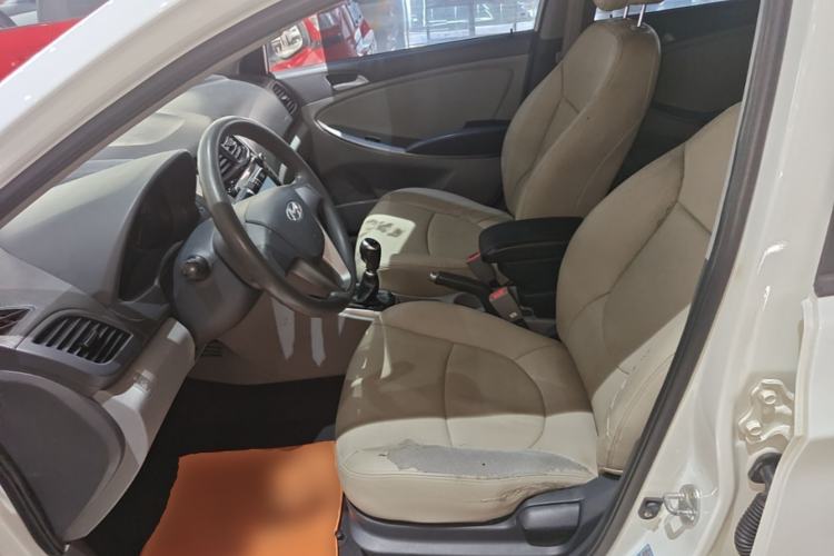 Used Hyundai Verna (older generation) 2014 1.4L Manual Smart GLS Trim Left Front Seat