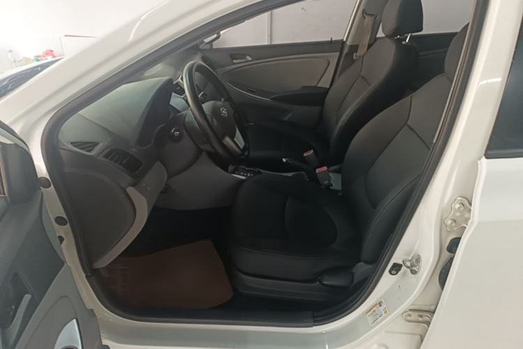 Used Hyundai Verna (older generation) 2014 1.4L Automatic Smart GLS Left Front Seat