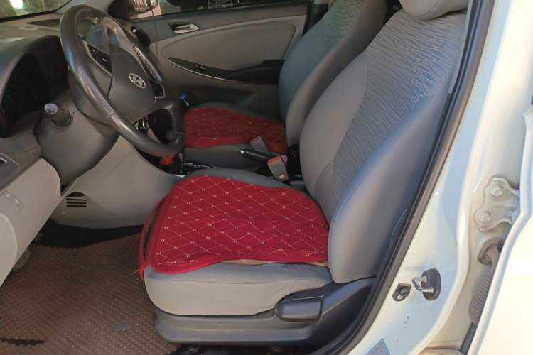 Used Hyundai Verna (older generation) 2014 1.4L Automatic Leading-Edge GLX Left Front Seat