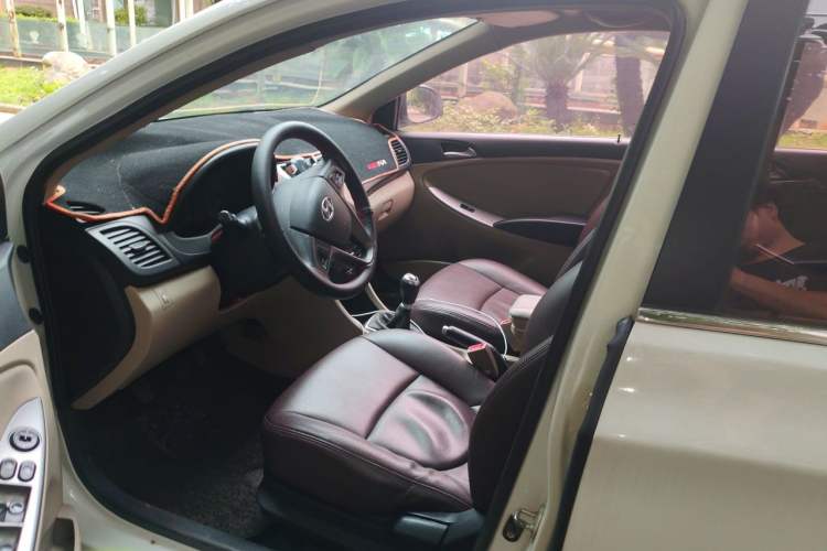 Used Hyundai Verna (older generation) 2014 1.4L Manual Smart GLS Trim Left Front Seat