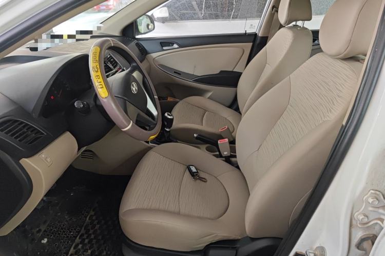 Used Hyundai Verna (older generation) 2014 1.4L Manual Smart GLS Trim Left Front Seat