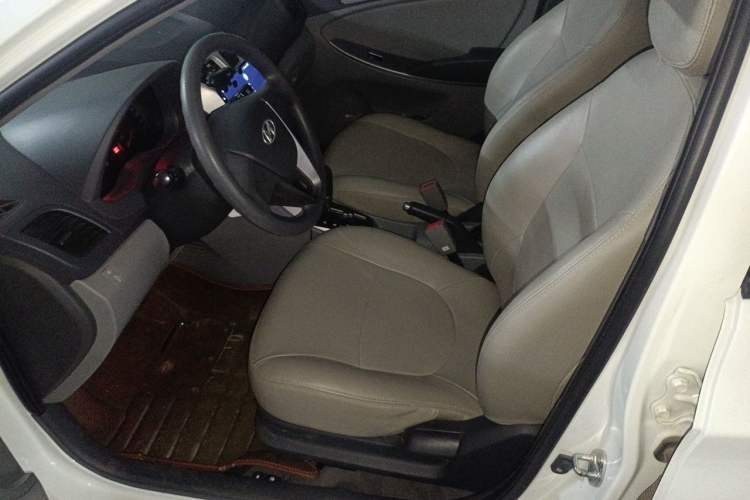 Used Hyundai Verna (older generation) 2014 1.4L Automatic Smart GLS Left Front Seat