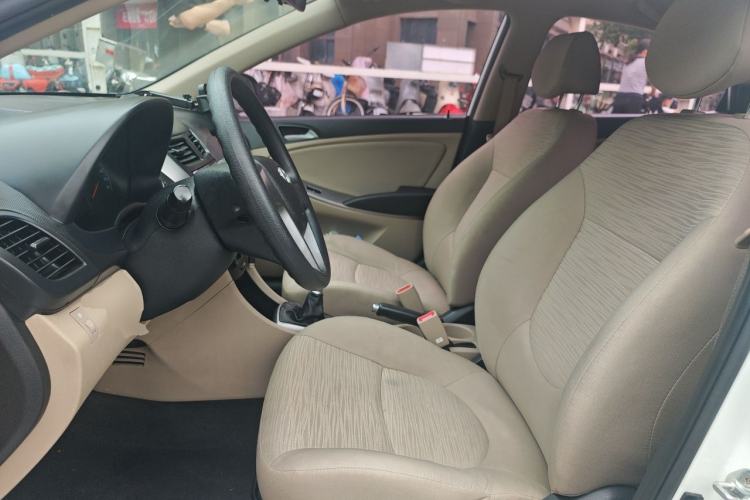 Used Hyundai Verna (older generation) 2014 1.4L Manual Smart GLS Trim Left Front Seat