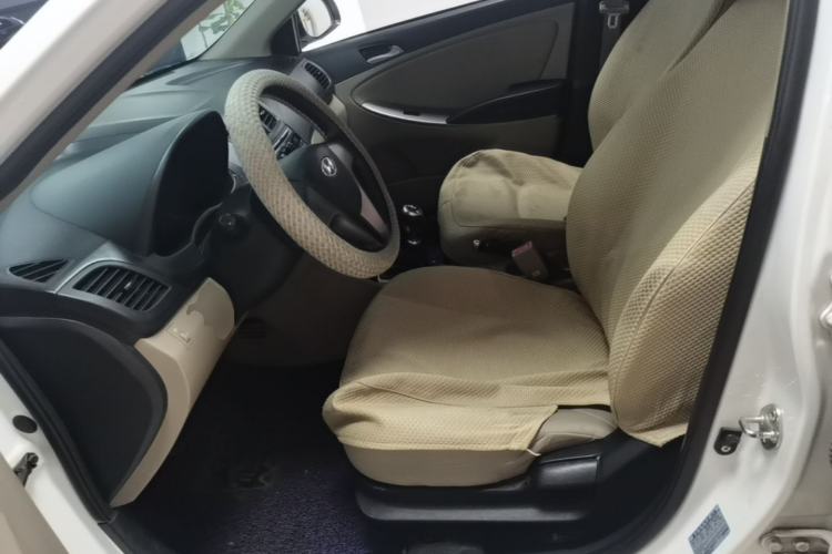 Used Hyundai Verna (older generation) 2014 1.4L Manual Smart GLS Trim Left Front Seat