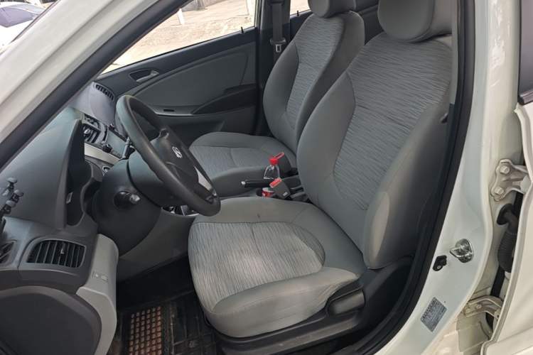 Used Hyundai Verna (older generation) 2014 1.4L Automatic Leading-Edge GLX Left Front Seat