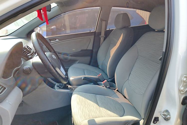 Used Hyundai Verna (older generation) 2014 1.4L Manual Smart GLS Trim Left Front Seat